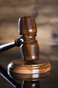 从传统竞拍到现代商业模式 拍卖业务的演进与核心概念